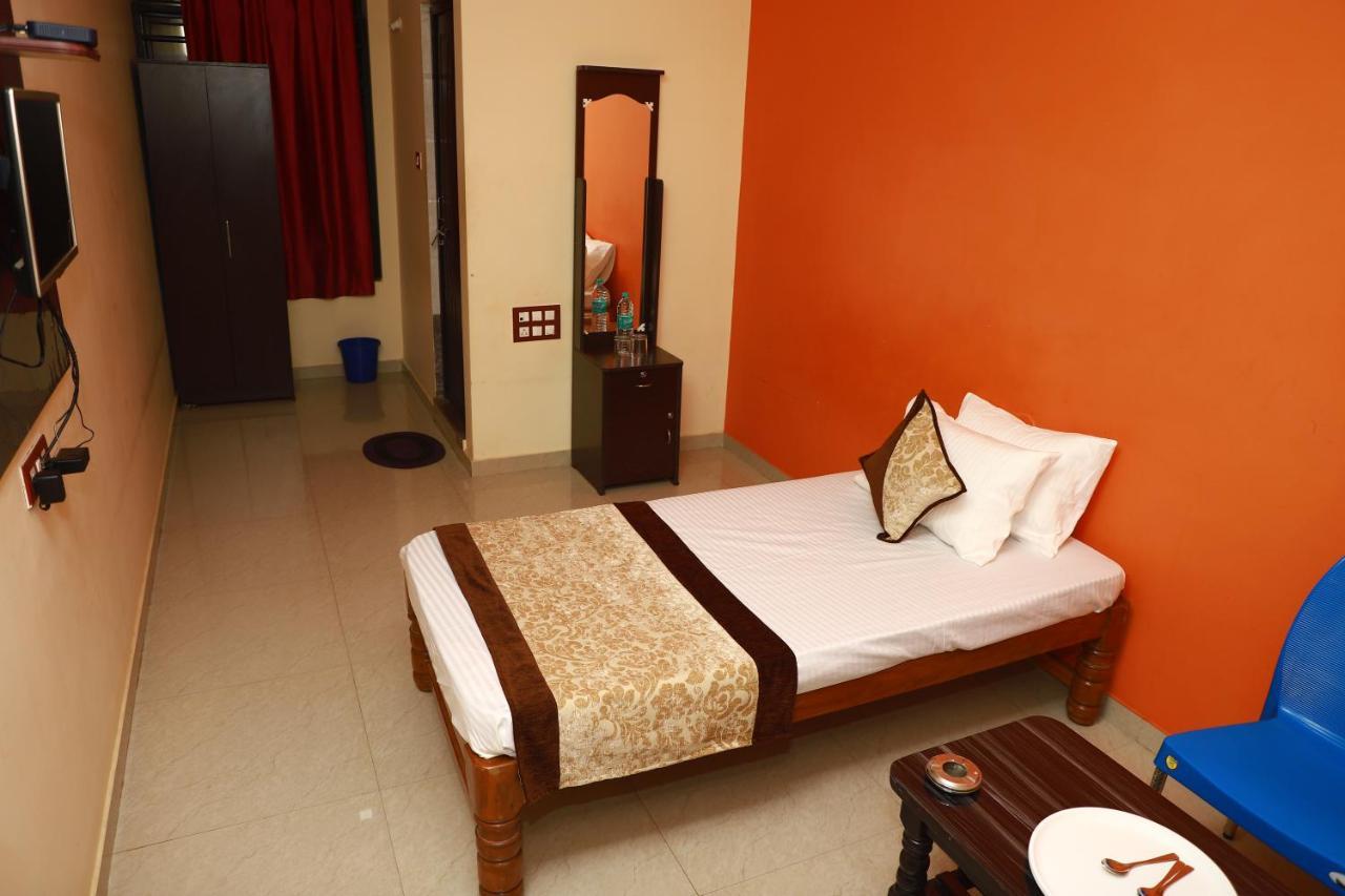 Megha Residency Hotell Haveri Exteriör bild
