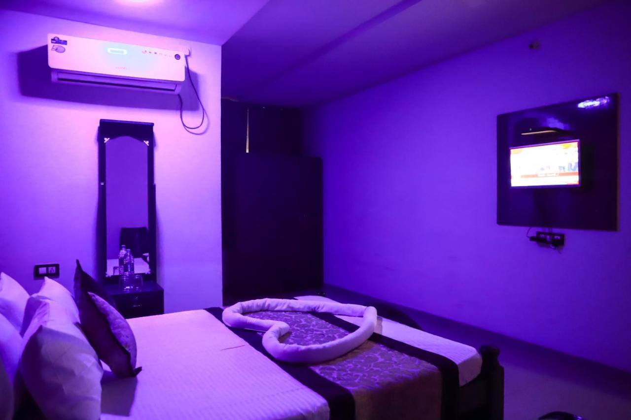 Megha Residency Hotell Haveri Exteriör bild